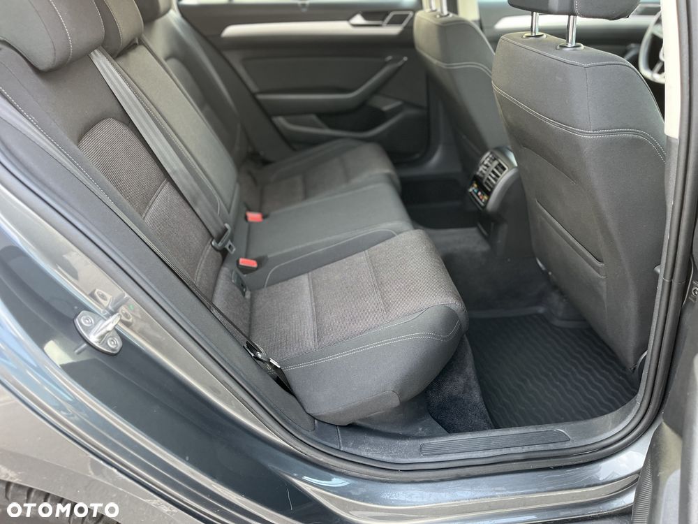 Volkswagen Passat - 31