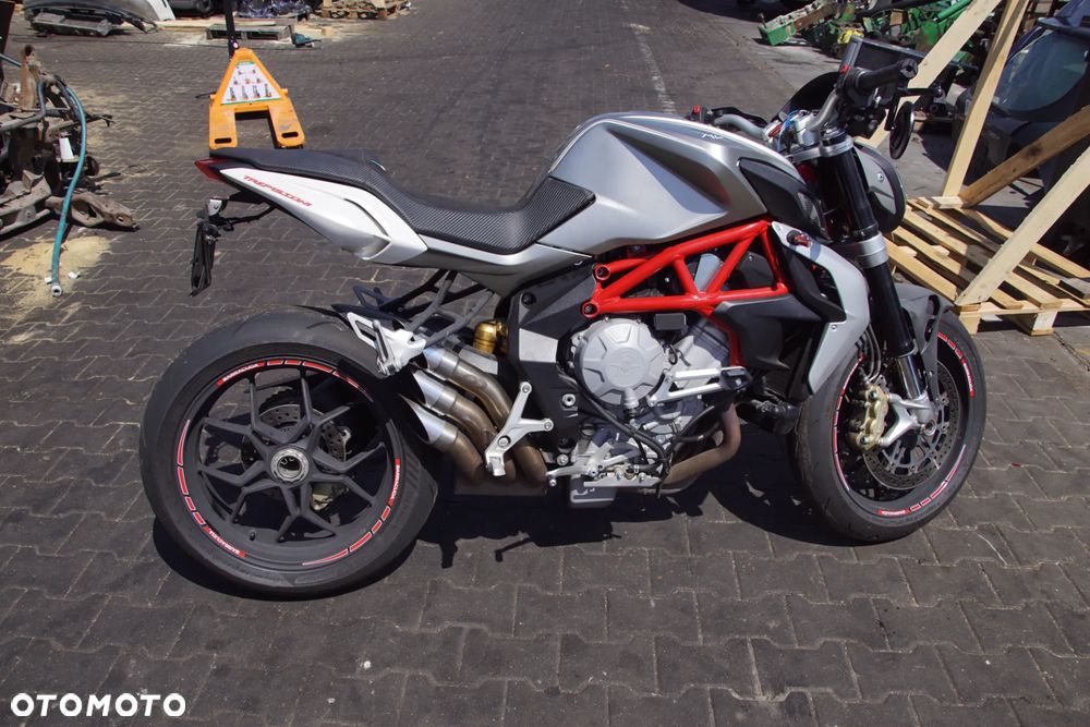 Motocykl na części 692106889 MV Agusta B3 800 Brutale 800 92 kw 2014 silnik lampa licznik lagi laga zbiornik felga tarcza rama owiewka - 8