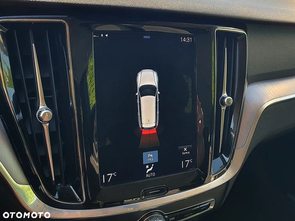 Volvo V60 B3 B DKG Momentum Pro - 23