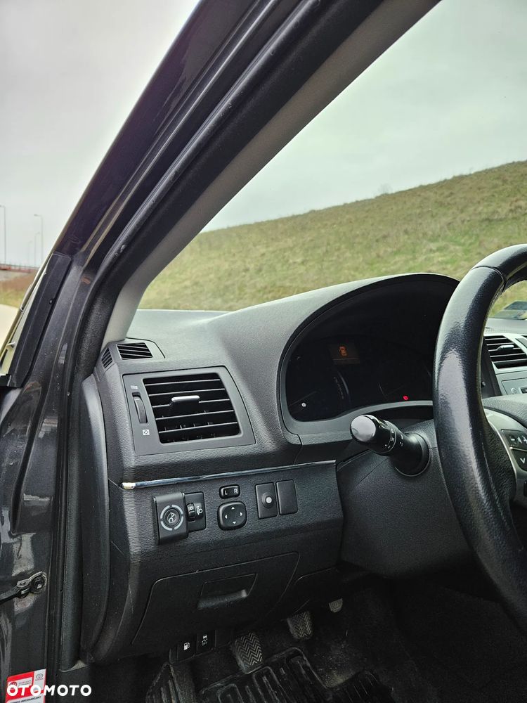 Toyota Avensis 1.8 Active - 18