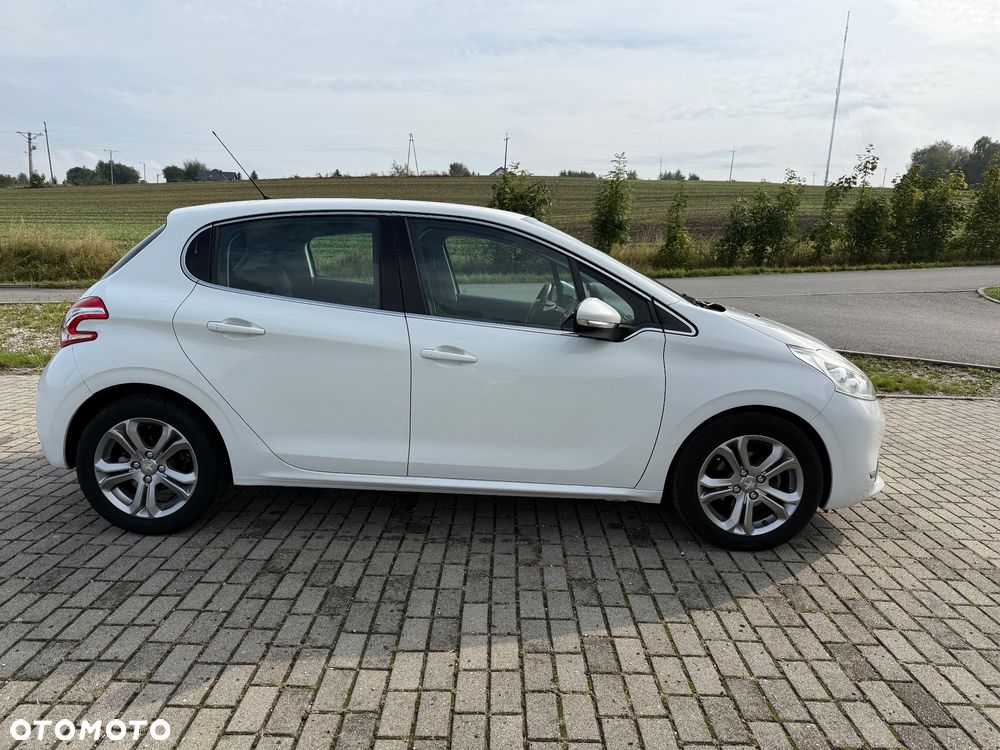 Peugeot 208 120 VTI Automatik Allure - 4