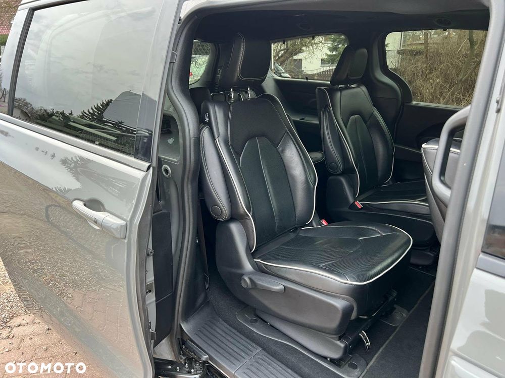 Chrysler Pacifica - 11