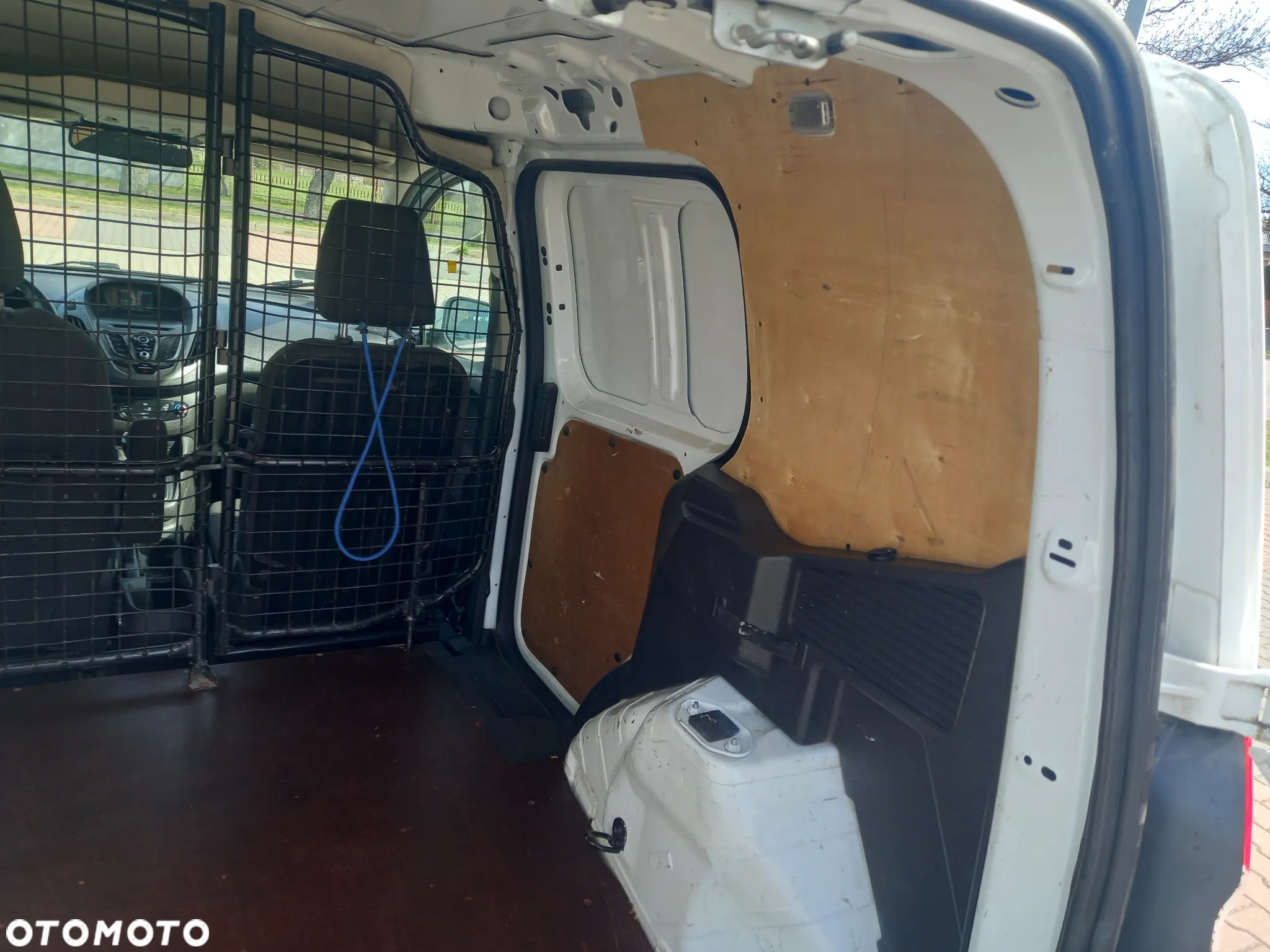 Ford Transit Courier EcoBoost - 12