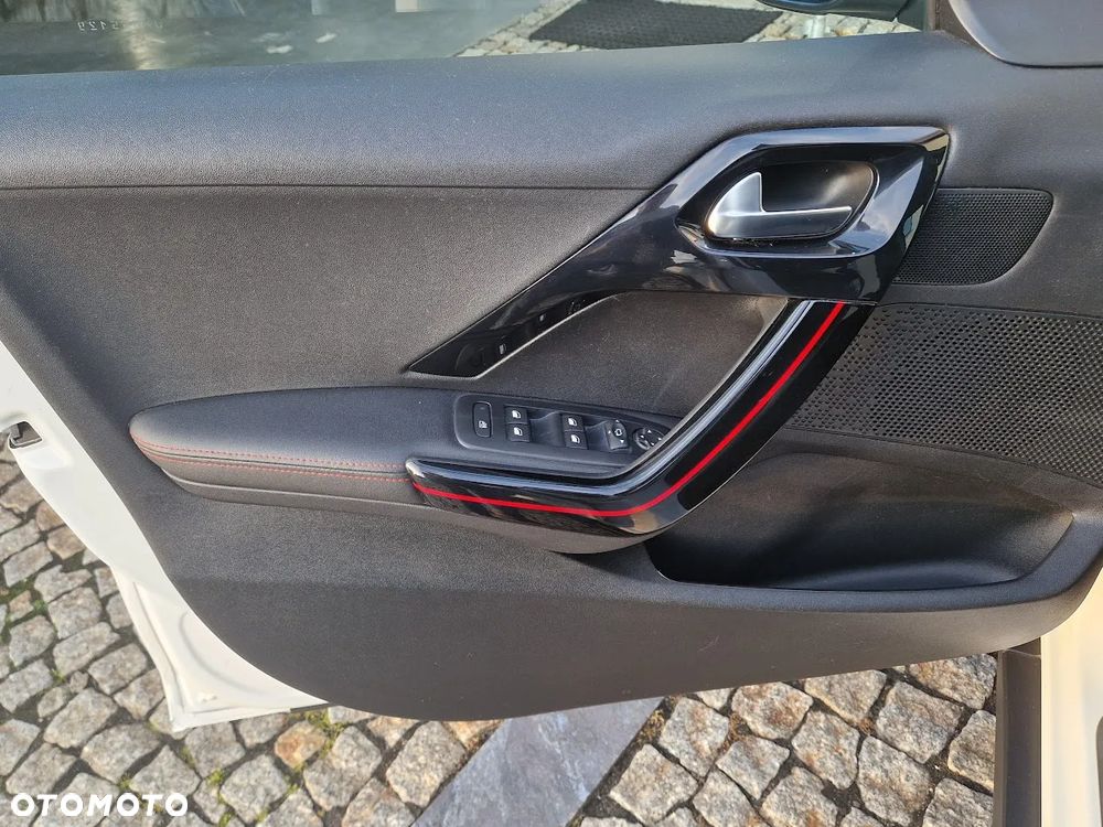 Peugeot 2008 PureTech 110 Stop&Start GT-Line Edition - 32