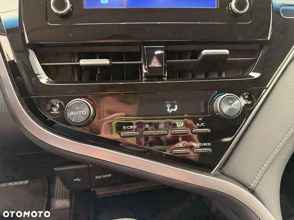 Toyota Camry - 22