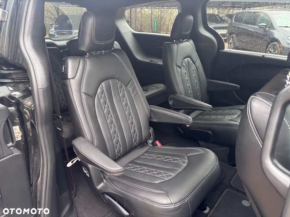 Chrysler Pacifica - 19