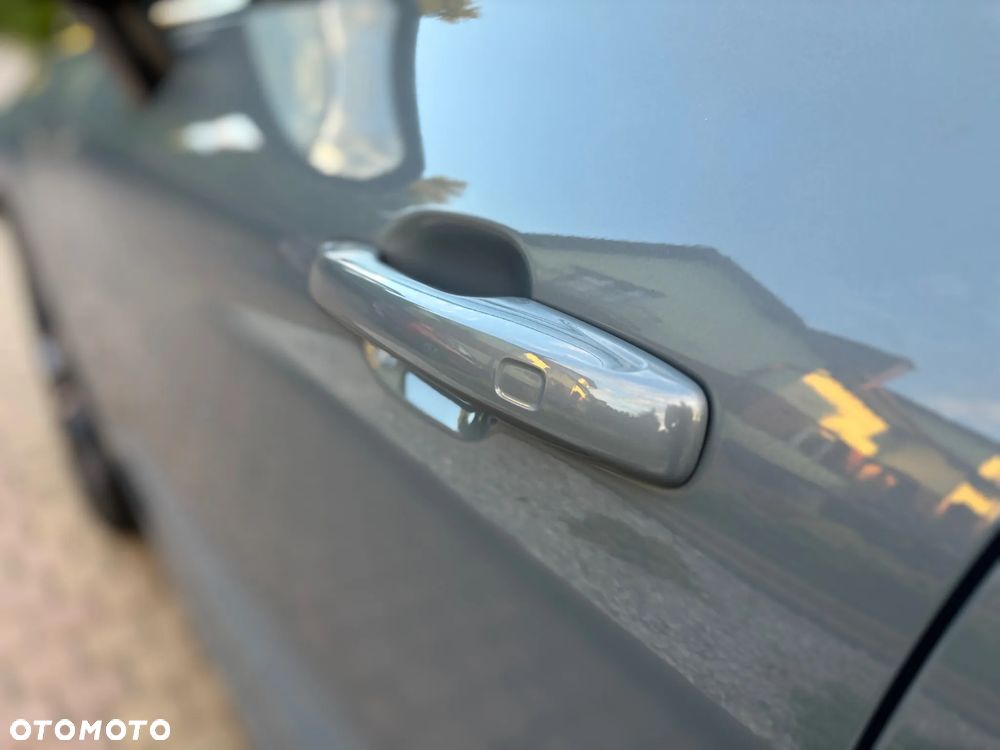 Volvo XC 60 B4 D AWD Plus Dark - 39