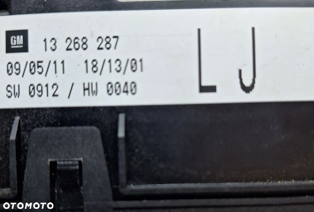 MODUŁ ,SKRZYNKA BEZPIECZNIKÓW 13268287 LJ - OPEL ZAFIRA B - 2