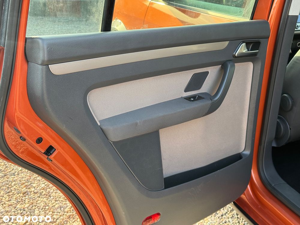 Volkswagen Touran - 22