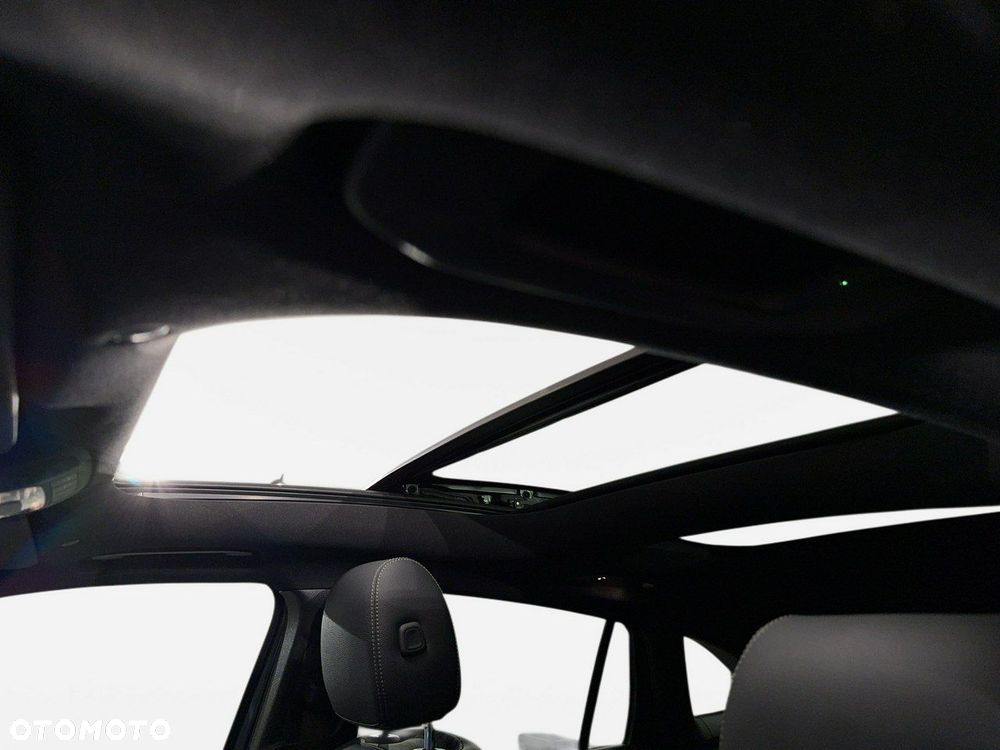 Mercedes-Benz GLA - 14