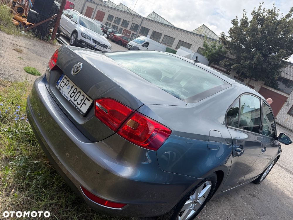 Volkswagen Jetta 2011 photo 3