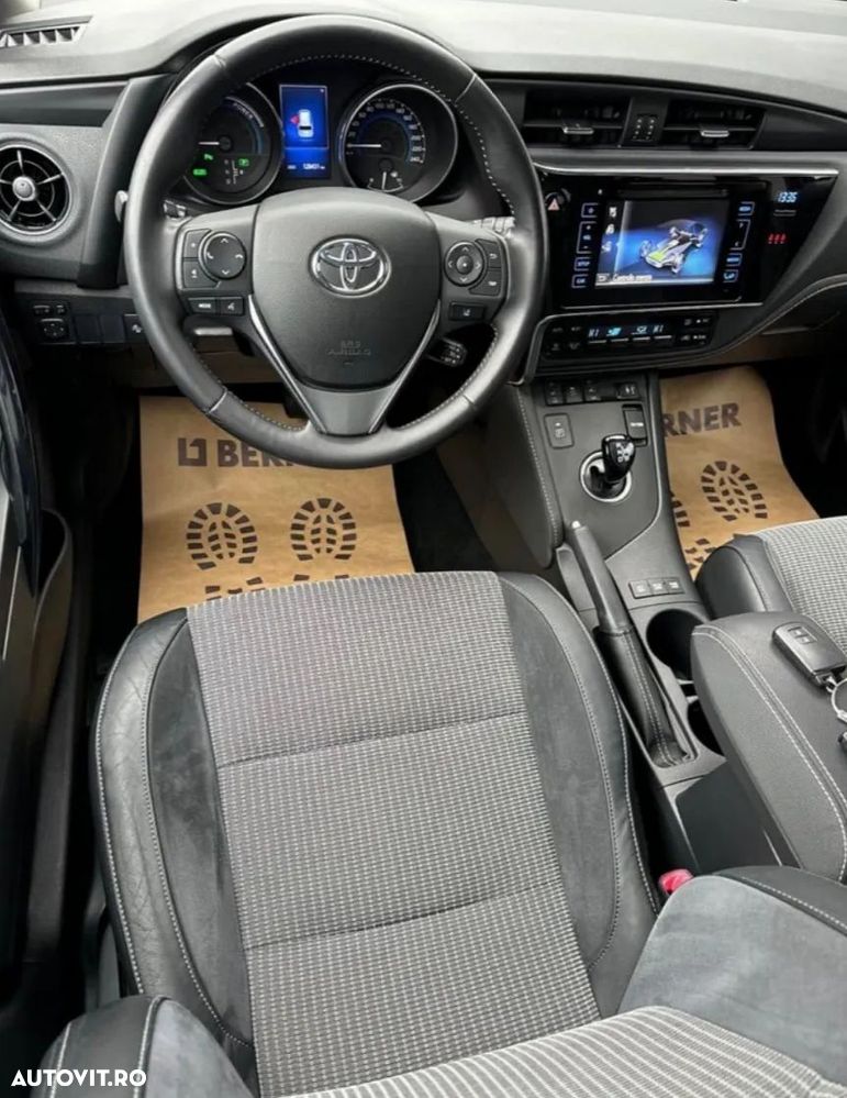 Toyota Auris 1.8 L VVT-i TS Hybrid Sol+ - 4