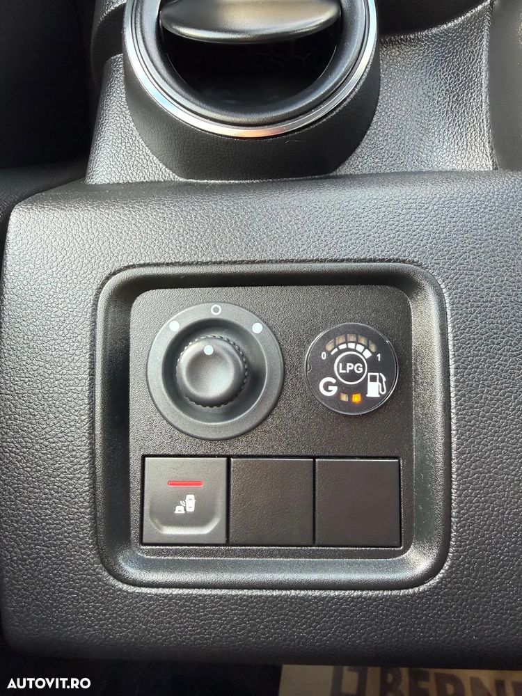 Dacia Duster 1.6 SCe 4WD Prestige jante 17" - 26