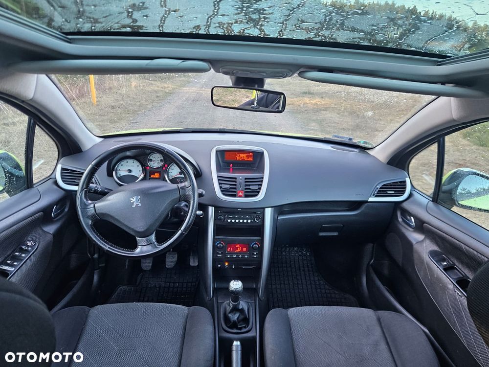 Peugeot 207 - 8