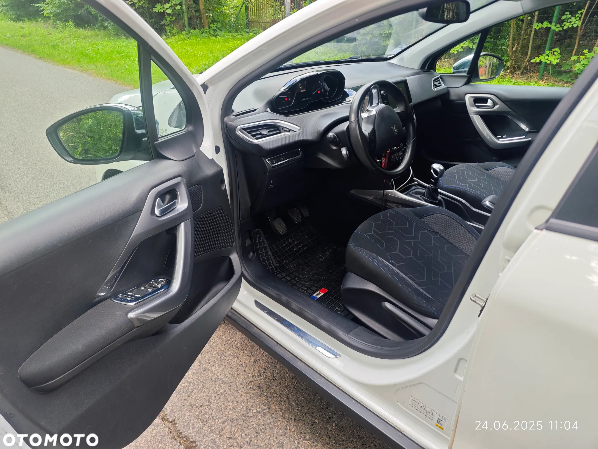 Peugeot 2008 BlueHDi 100 STOP & START Style - 4