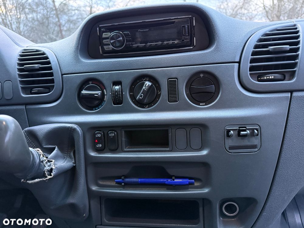 Mercedes-Benz Sprinter - 14