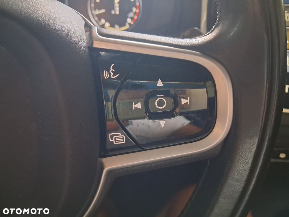 Volvo XC 90 T6 AWD Momentum 7os - 35