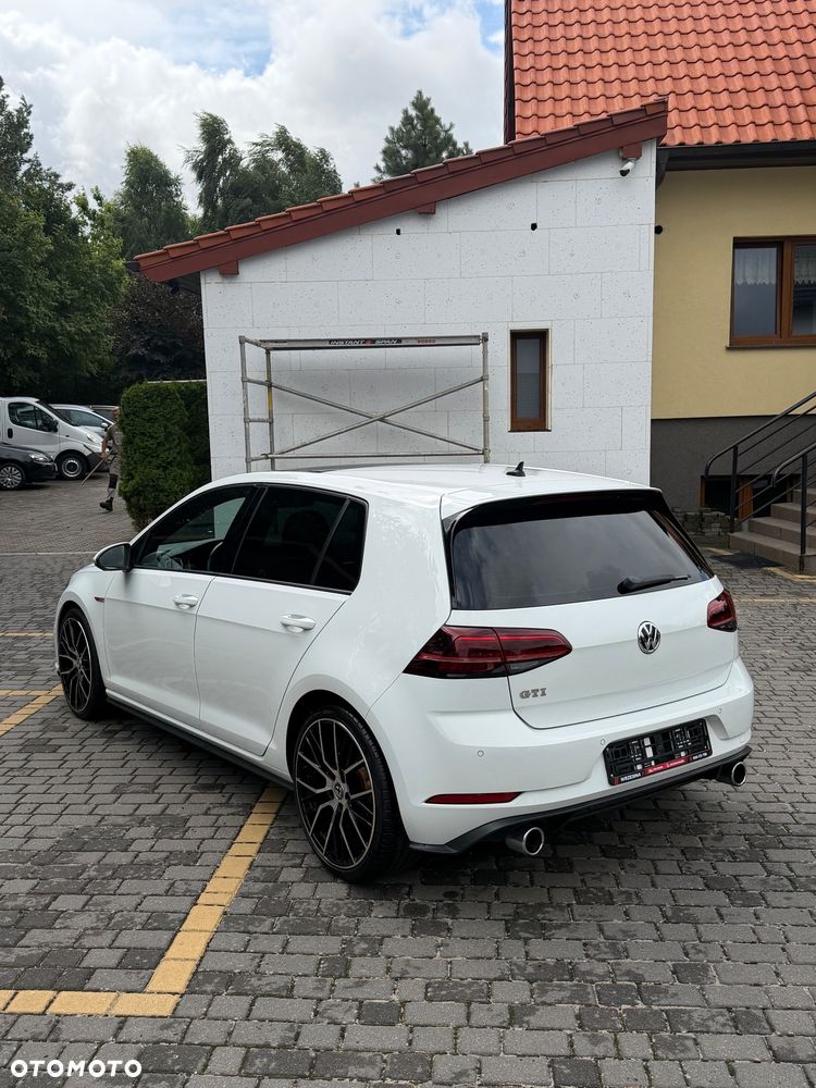 Volkswagen Golf GTI (BlueMotion Technology) - 12
