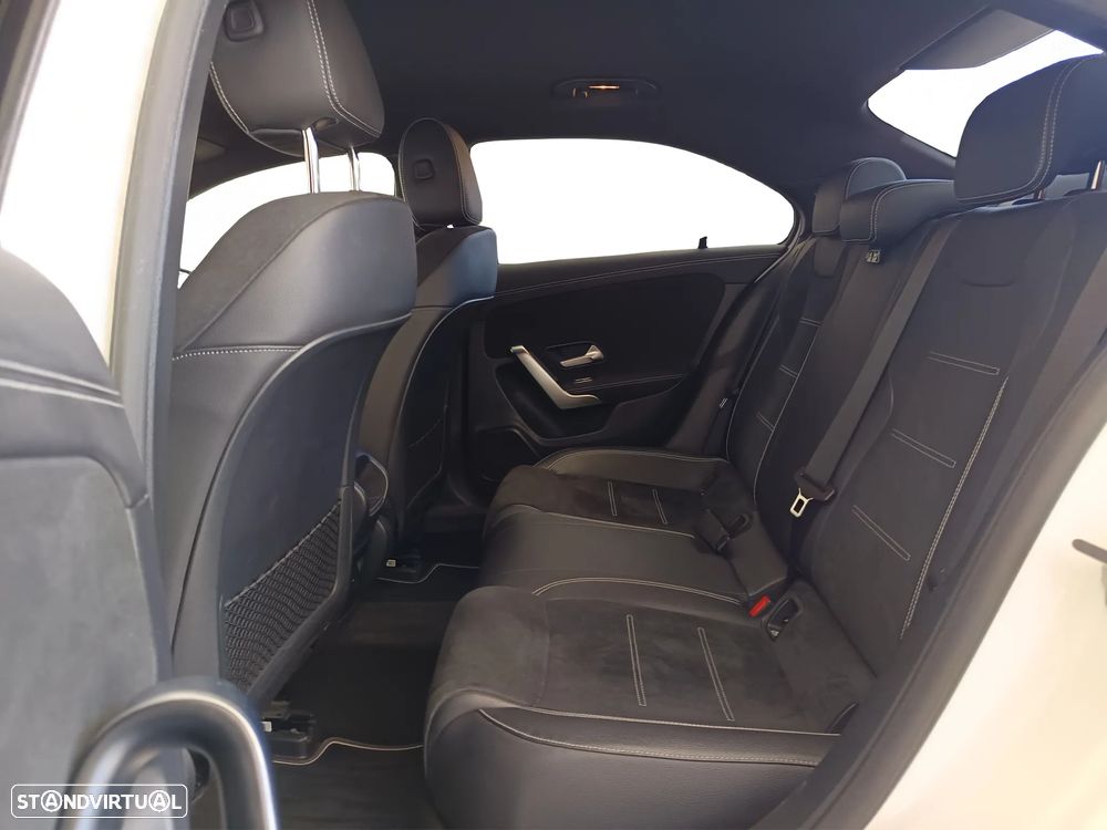 Mercedes-Benz A 250 Limousine e AMG Line - 14