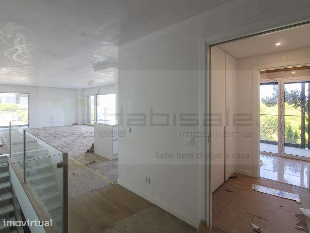 Duplex com grande varanda a 5 minutos da praia - Grande imagem: 4/33