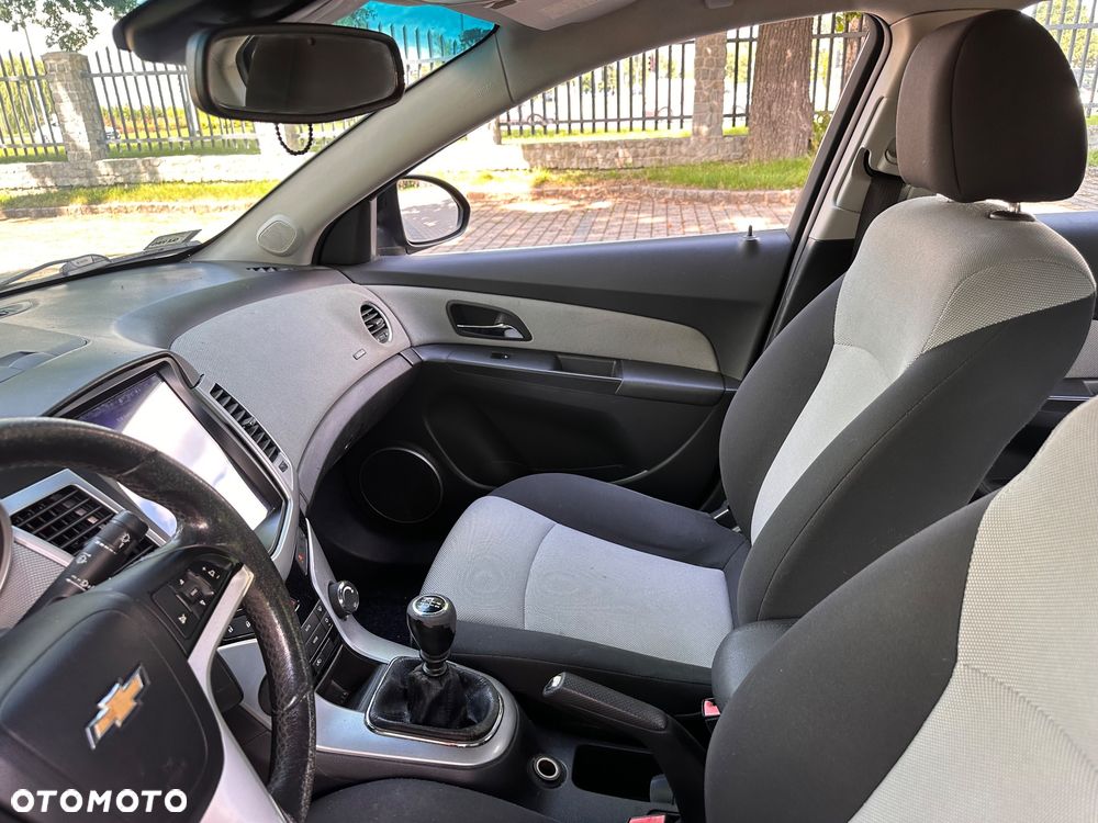 Chevrolet Cruze 1.8 LS+ - 13
