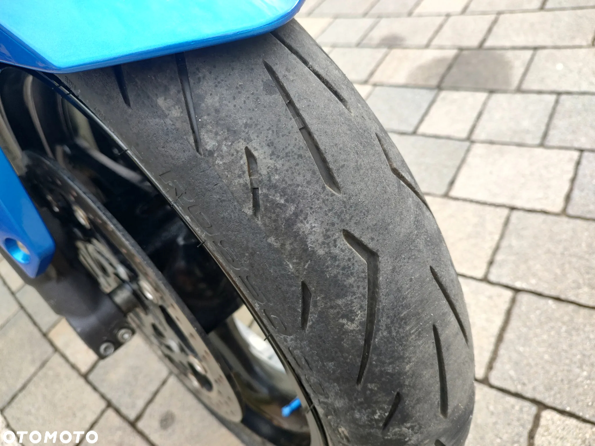 Suzuki GSR - 16