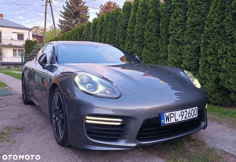 Porsche Panamera - 1