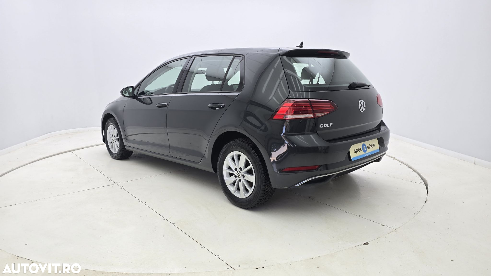 Volkswagen Golf 1.6 TDI Comfortline - 8
