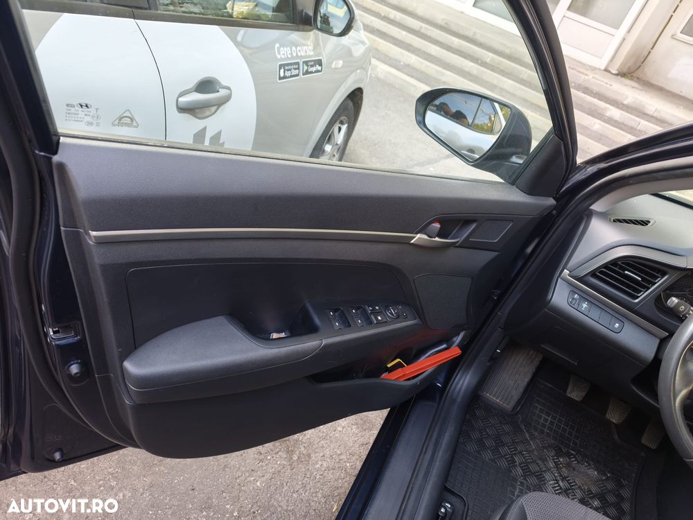 Hyundai Elantra 1.6 MPi Comfort - 26