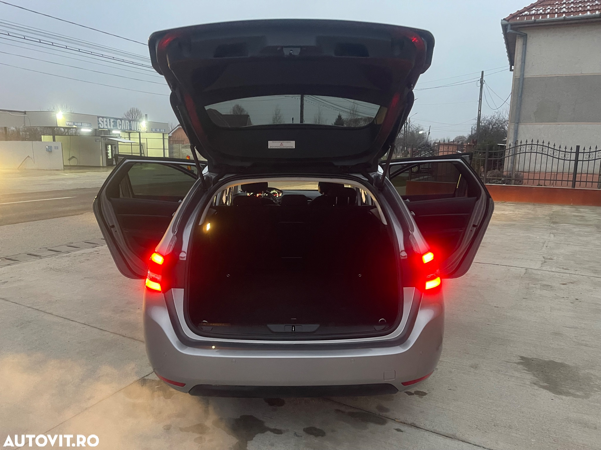 Peugeot 308 BlueHDi FAP 130 Stop & Start Allure Pack - 28