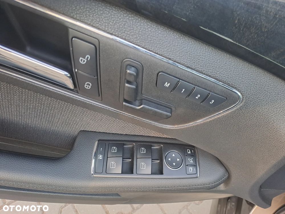 Mercedes-Benz Klasa E 350 CDI BlueEff - 19