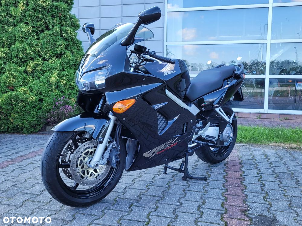 Honda VFR - 23