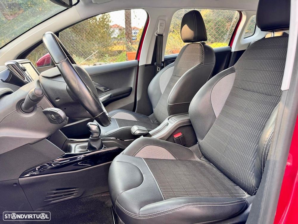 Peugeot 2008 1.2 PureTech Allure - 15