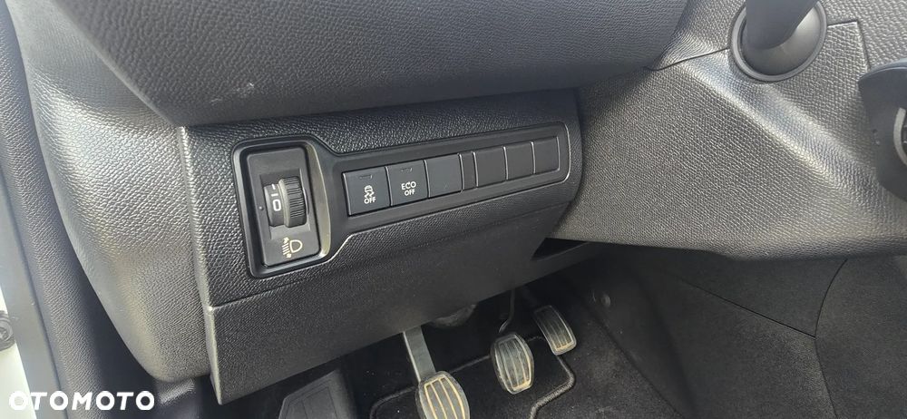 Peugeot 308 1.6 BlueHDi Allure S&S - 17