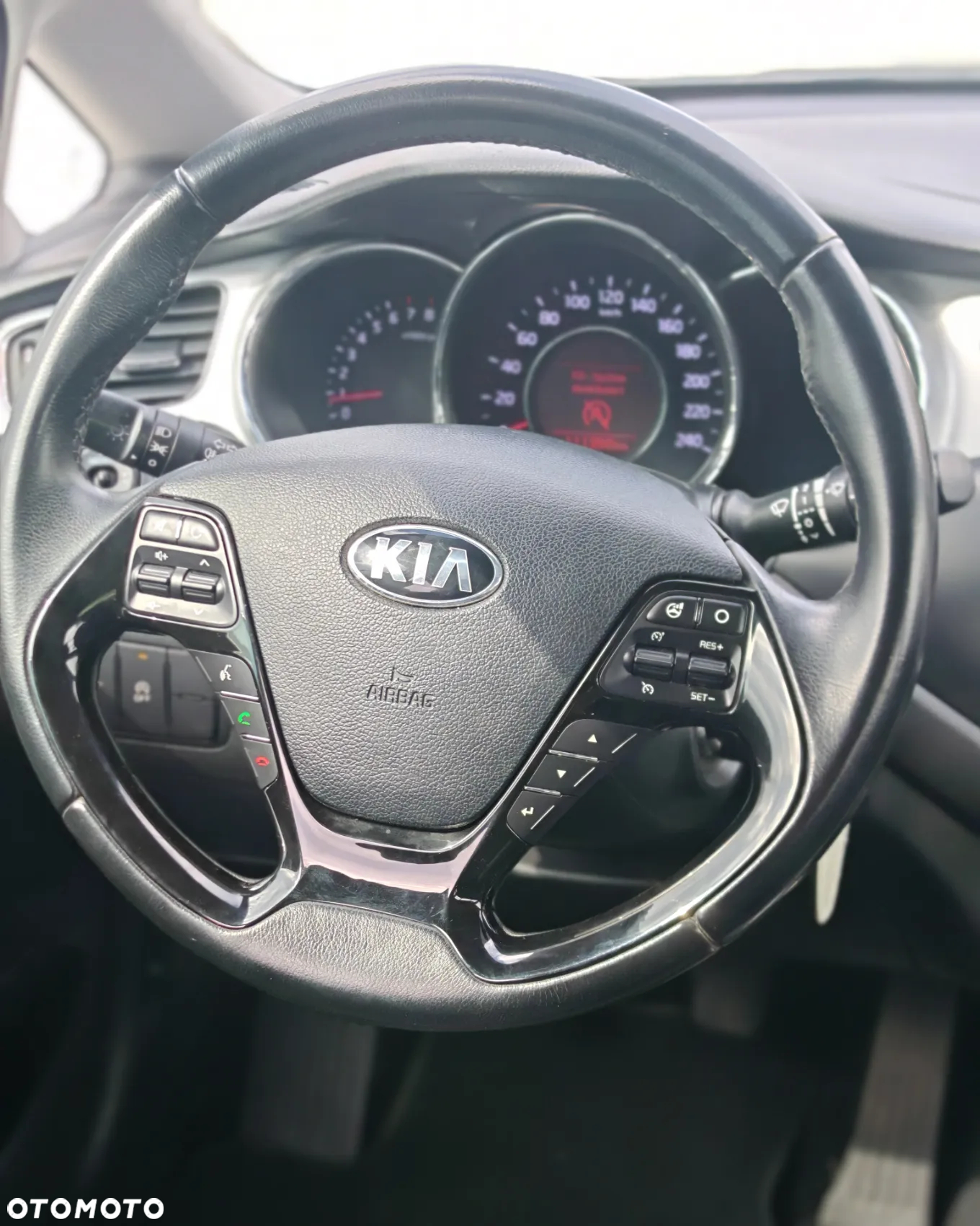 Kia Ceed 1.6 GDI SW Dream-Team Edition - 17