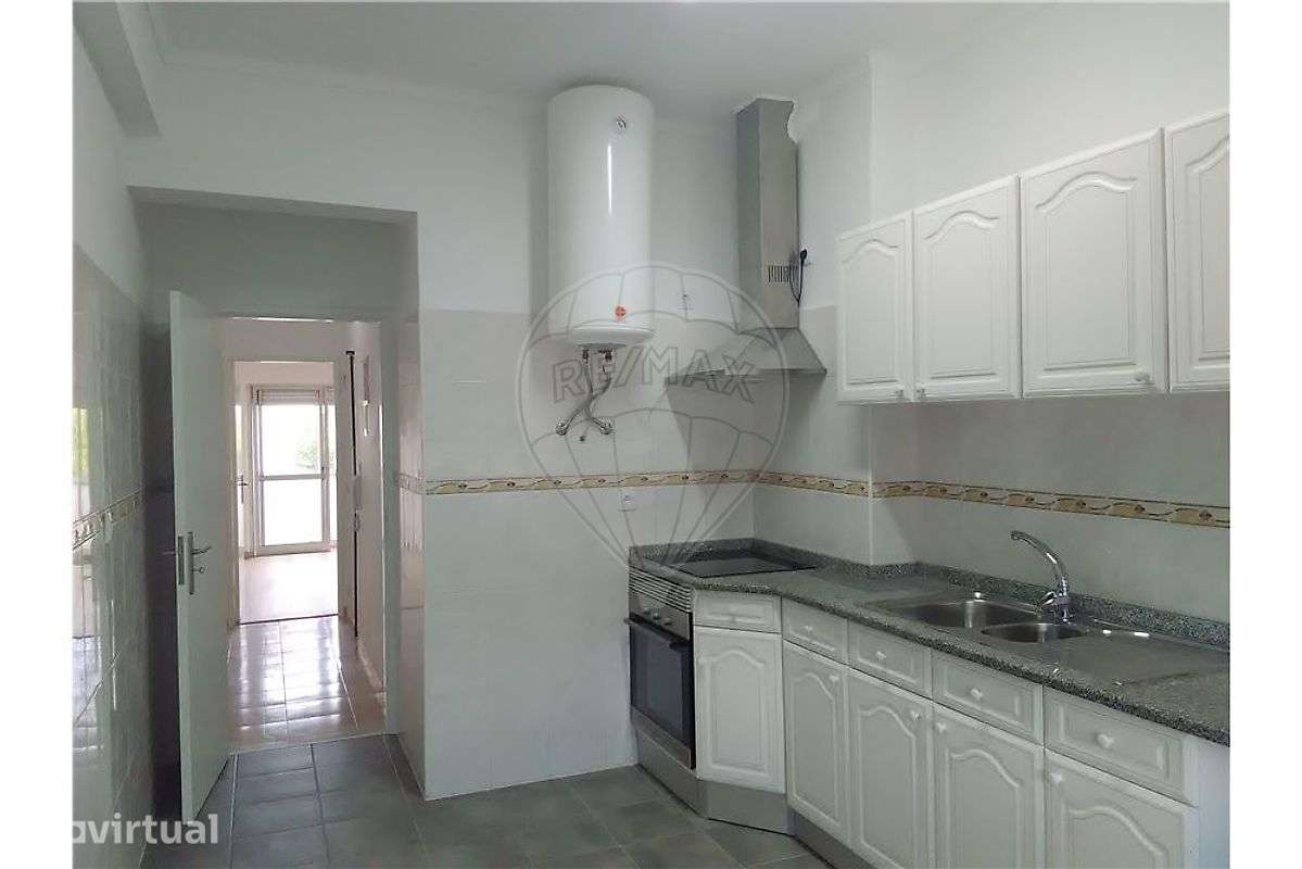 Apartamento T2 para arrendar em Santa Iria de Azoia