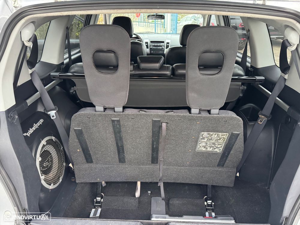 Mitsubishi Outlander 2.0 DI-D Intense+ 4WD - 32