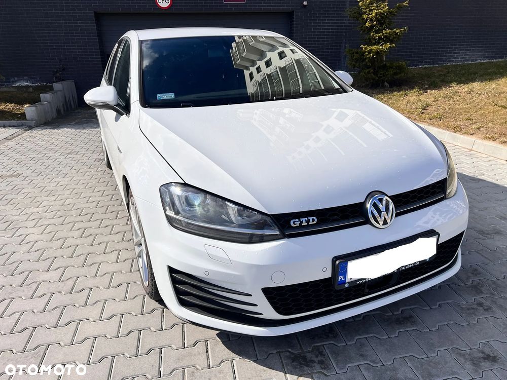 Volkswagen Golf - 6