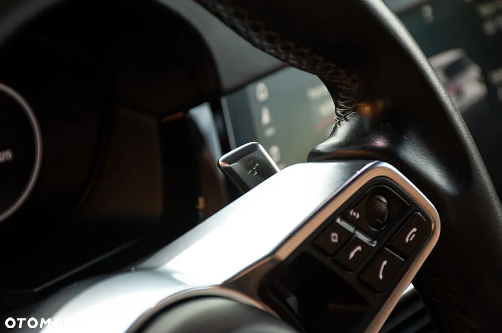 Porsche Cayenne - 26