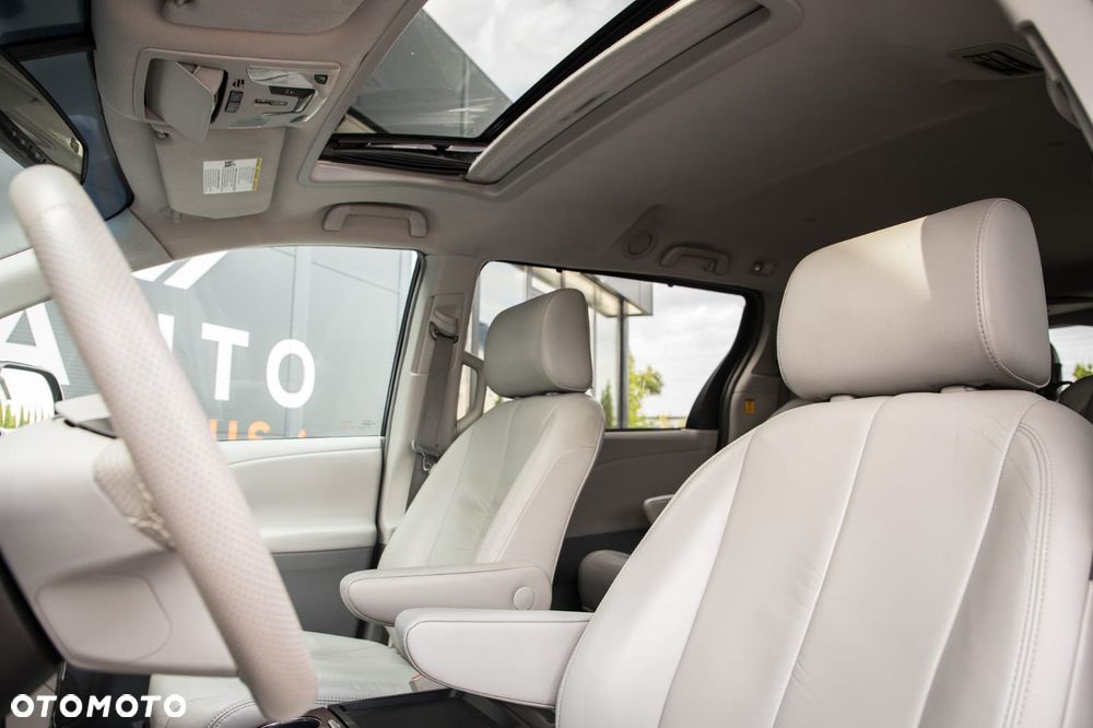 Toyota Sienna 3.5 V6 - 7