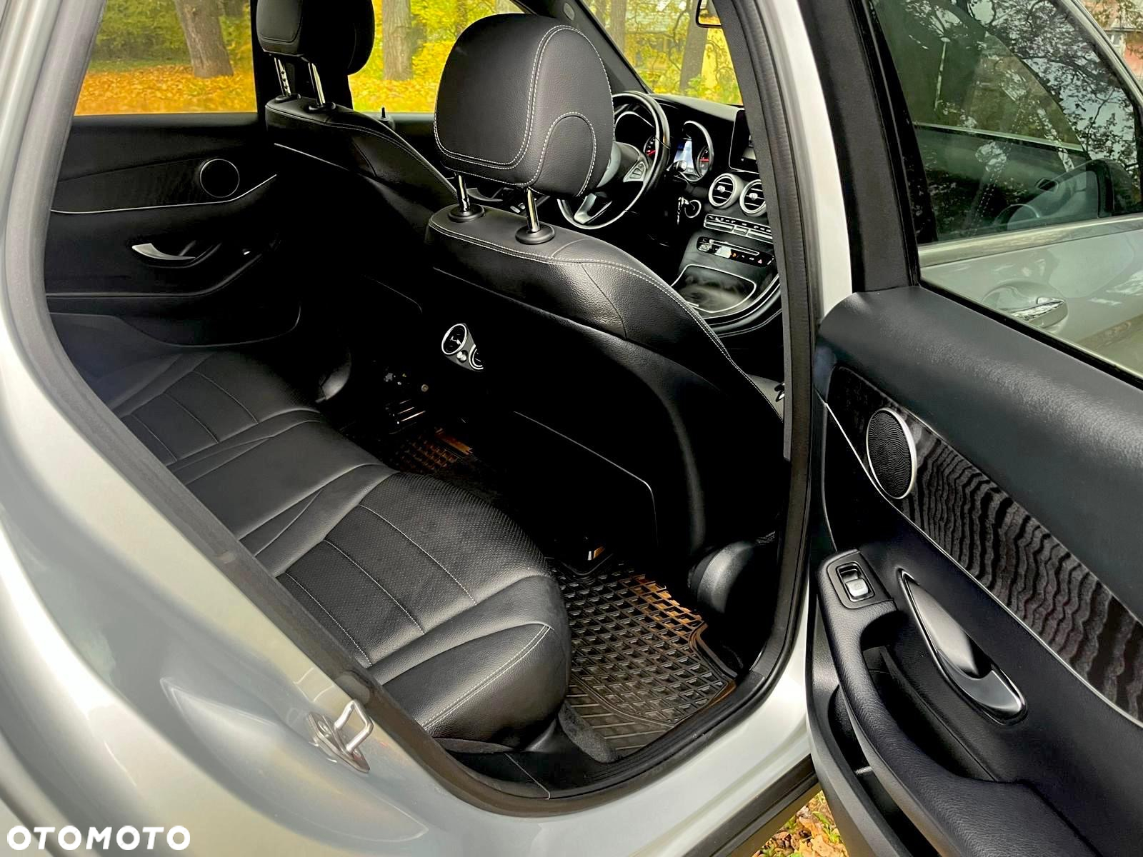 Mercedes-Benz GLC 300 4Matic 9G-TRONIC Exclusive - 9