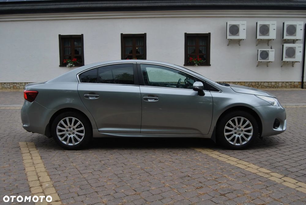 Toyota Avensis 1.8 Sol NAVI - 16