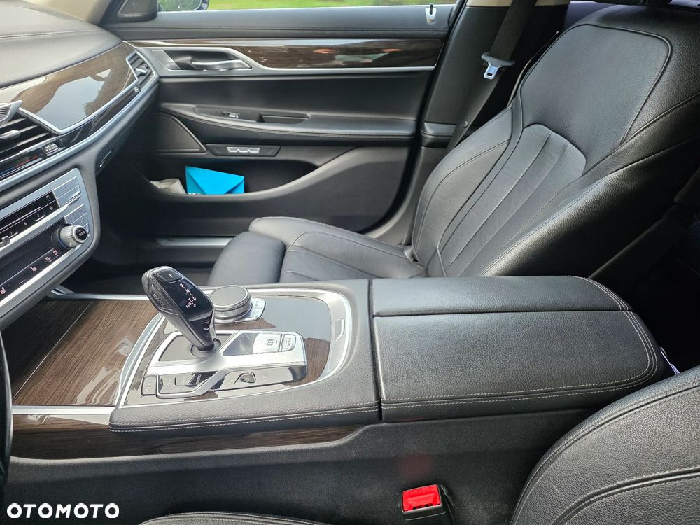 BMW Seria 7 740Li - 23