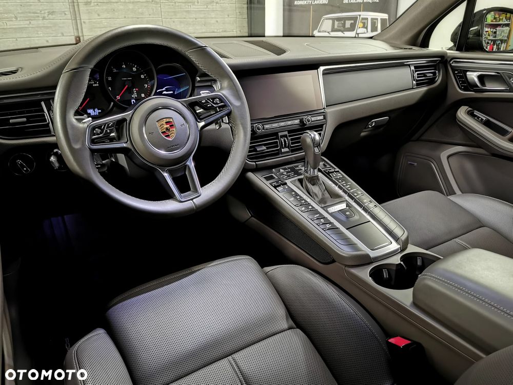 Porsche Macan - 1
