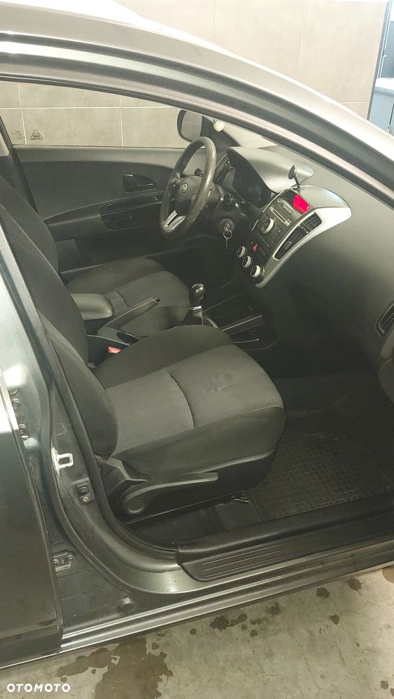 Kia Ceed Cee'd 1.6 Comfort + - 12