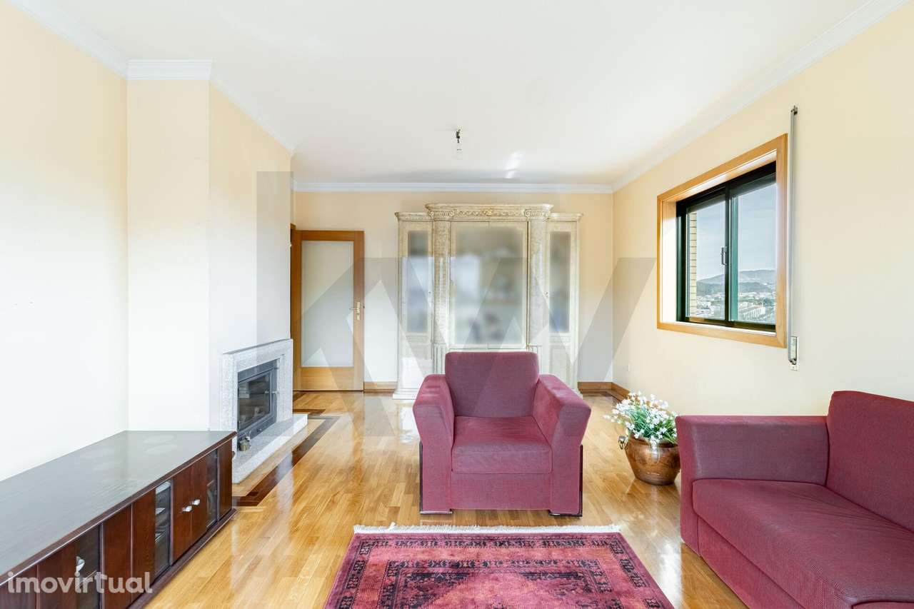 Apartamento T4 com excelente exposição solar em São João da Madeira - Grande imagem: 2/25