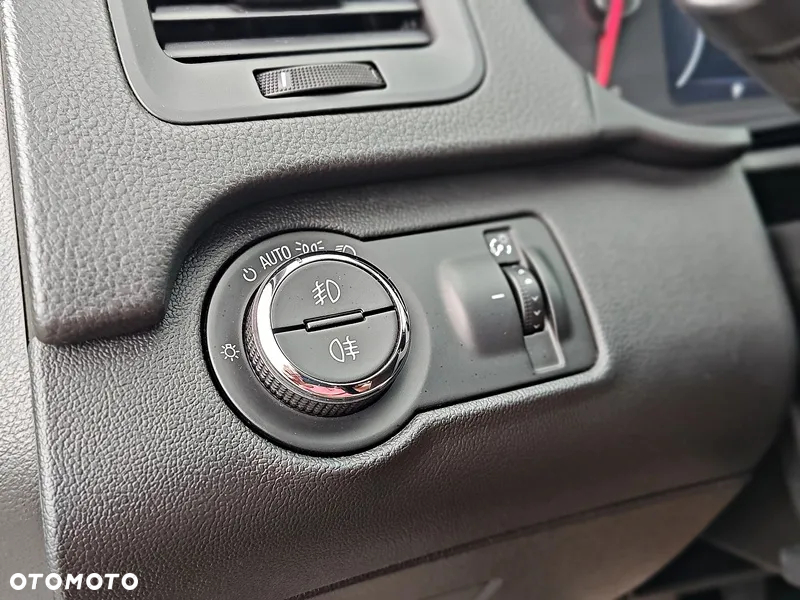 Opel Insignia - 25