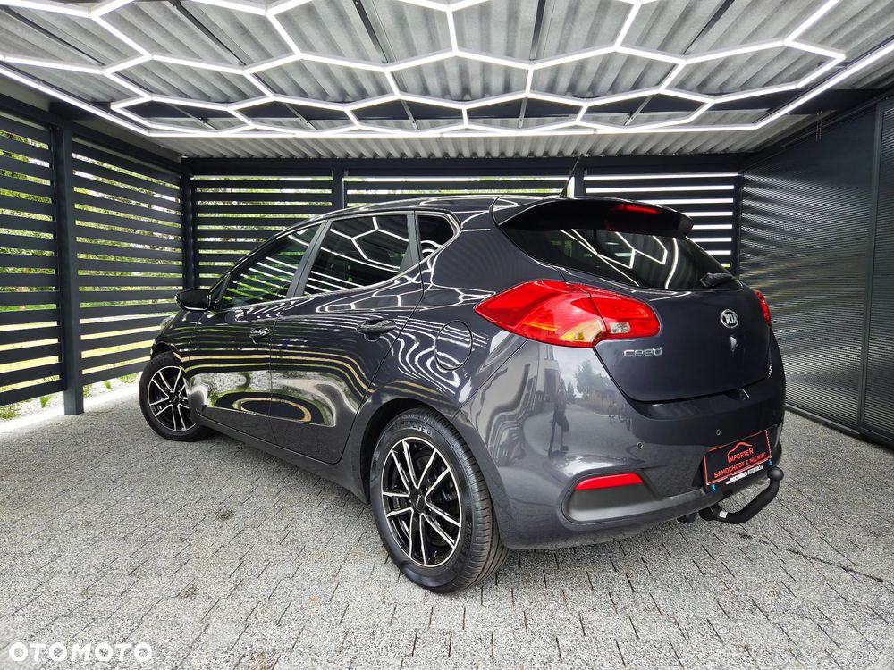 Kia Ceed 1.6 GDI Dream Team Edition - 20