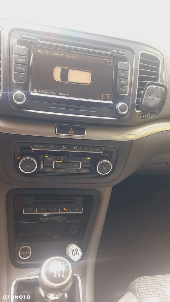 Volkswagen Sharan 2.0 TDI DPF BlueMotion Comfortline - 26