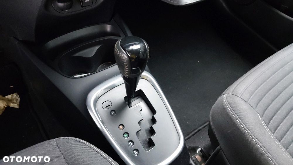 Toyota Yaris Hybrid 100 Premium - 15